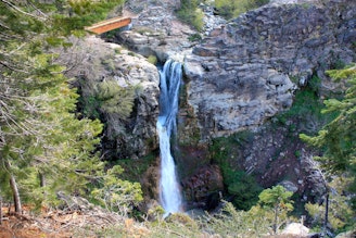 mill-creek-falls-1_ray_explores.jpg